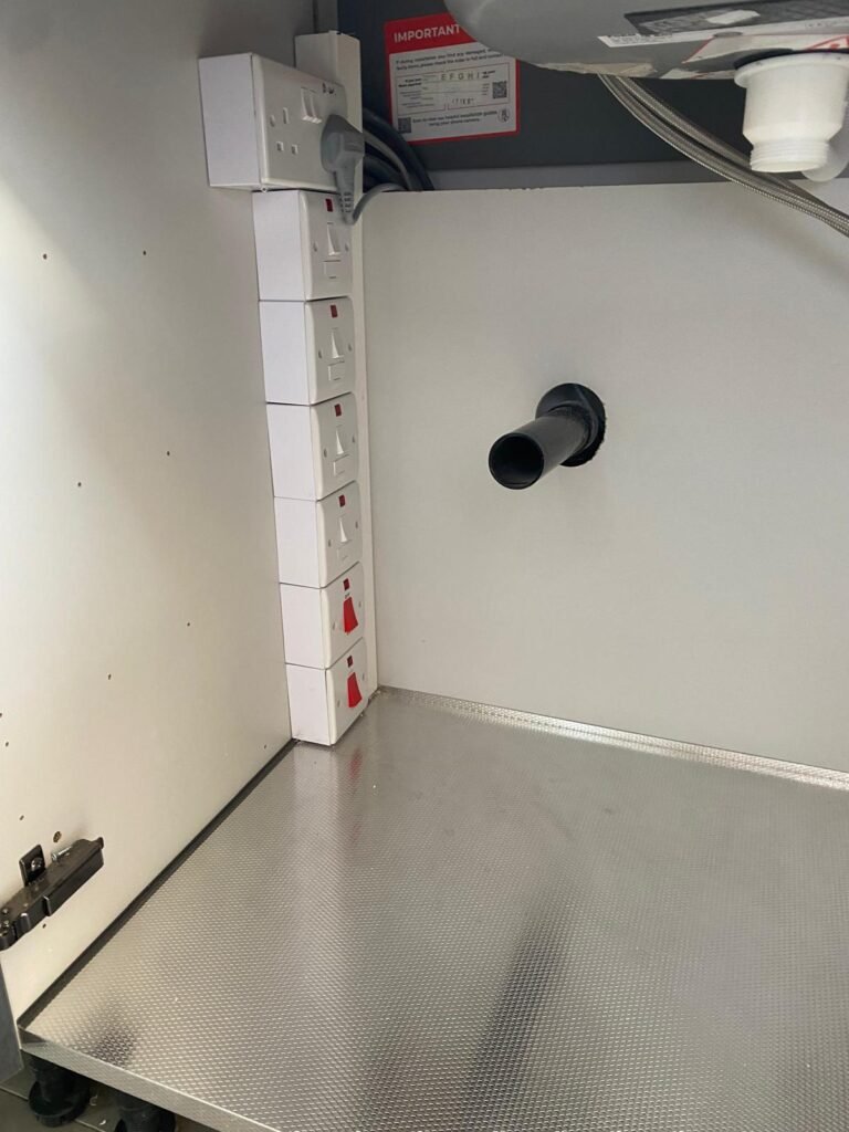 b2e84cdd-5798-4b53-8bed-1b2af3aa0d47